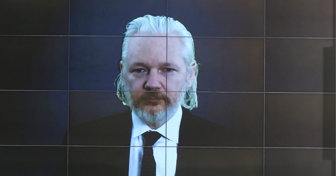 US Intelligence Discussed Kidnapping or Poisoning Julian Assange